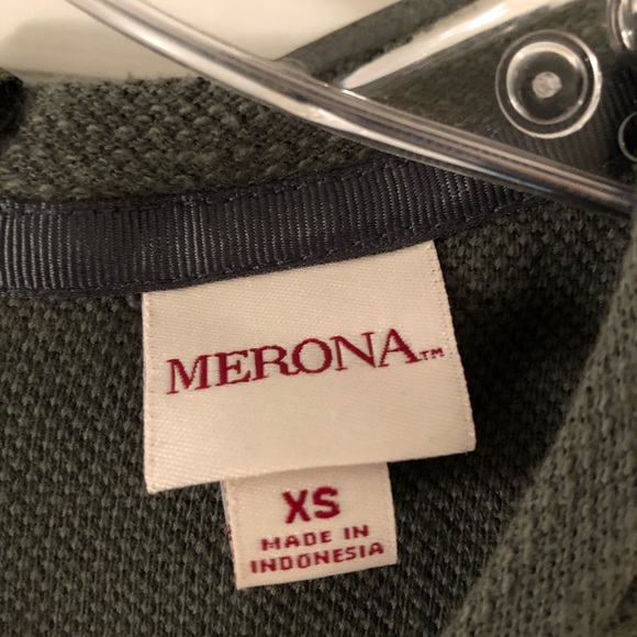 Green 3/4 sleeved shirt. Very cute! - Picture 2 of 2